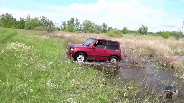 Suzuki Escudo и УАЗ. В разлив затопило все дороги, теперь там реки и озёра! смотреть онлайн