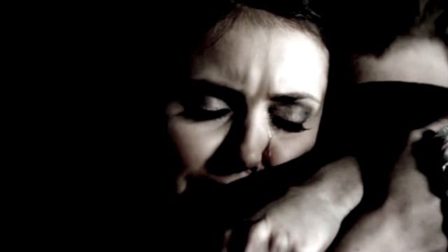 The Vampire Diaries (Дневники вампира) - R.I.P. Jeremy. Everything Burns смотреть онлайн