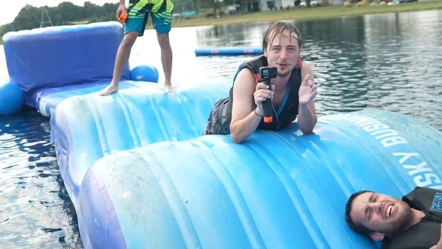 EXTREME WIPEOUT WATER PARK RACE *FAIL* смотреть онлайн