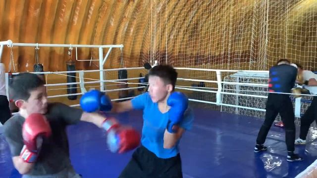 Как нужно с левшой боксировать#boxingtraining#Казакская школа бокса#ggg#Ердос Джанбергенов# смотреть онлайн