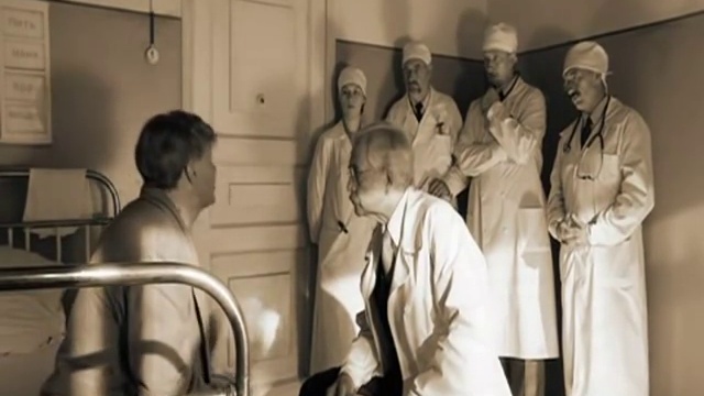 Осмотр поэта Бездомного профессором Стравинским. "Мастер и Маргарита" смотреть онлайн