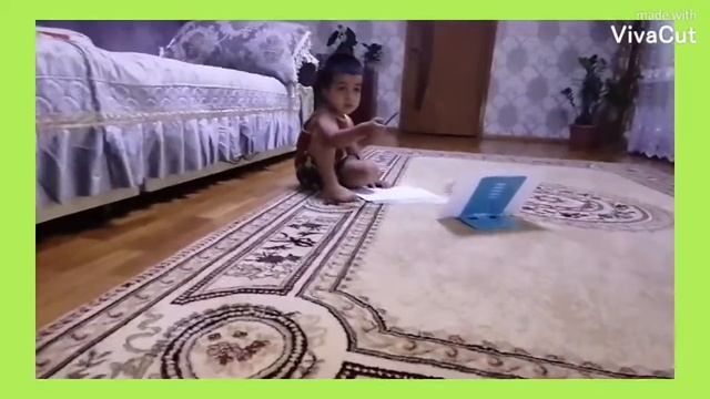 Ибрагим рисует машину//)))Как ж красиво он её нарисовал!!! смотреть онлайн