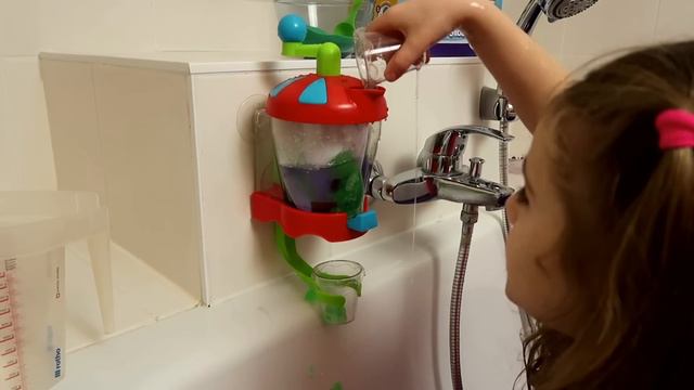 GLIBBI FACTORY IM TEST 💚 Einhorn Glitzer Schleim für die Badewanne | Simba смотреть онлайн