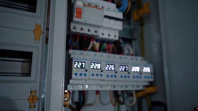 Секреты качественного электрического щитка / Что такое «щиток»? Разбираем виды щитков смотреть онлайн