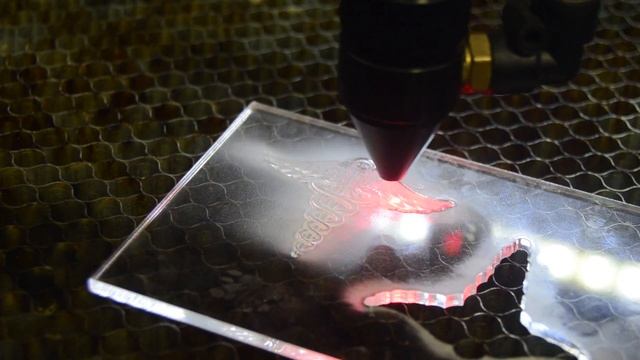 Изготовление подарочного сувенира ко Дню врача. Лазерный станок WATTSAN 0503 смотреть онлайн