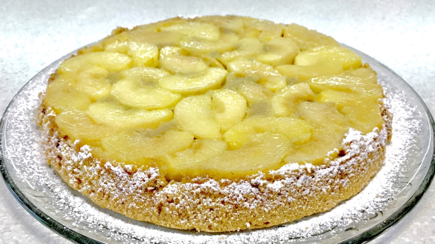 Шарлотка - яблочный бисквитный пирог. Вкусный пирог с яблоками.mp4 смотреть онлайн