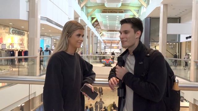 Do Icelandic Girls Prefer Guys With Big Muscles or a Pretty Face? (Reykjavík, Ísland) смотреть онлайн