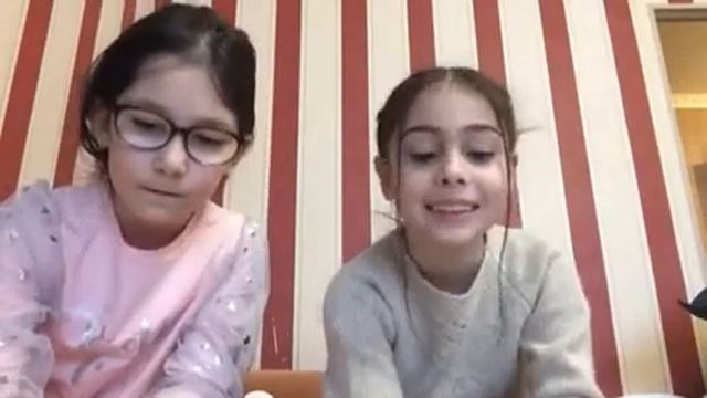 Рисуем с Маленькой леди друг друга смотреть онлайн