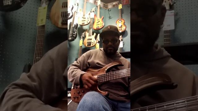 Ibanez BTB745 NTL 5String Bass смотреть онлайн