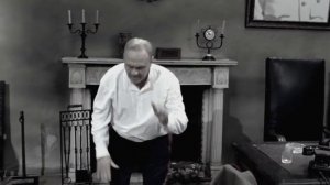 Жуков танцует перед портретом Сталина