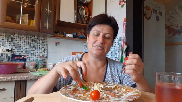 Мукбанг ?Зачем ради 200 грамм колбасы,держать целую скотину дома?? смотреть онлайн