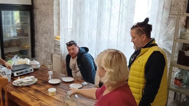 У ФЕРМЕРА 36 ЧАСОВ В СУТКАХ ПО ЭТОМУ МЫ ВСЕ УСПЕВАЕМ смотреть онлайн
