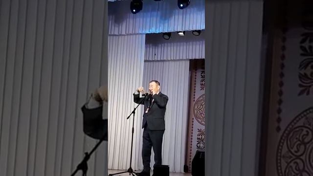 Виртуоз - хомусист мира Спиридон Шишигин поздравляет Василису Егоровну Романову игрой на хомусе! смотреть онлайн
