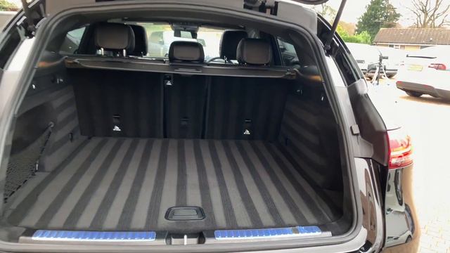 2022 22 MERCEDES EQC 400 80KWH AMG LINE PREMIUM PLUS IN OBSIDIAN BLACK METALLIC WITH BLACK LEATHER смотреть онлайн