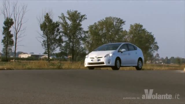 Auto "risparmiose": Toyota Prius (2010) смотреть онлайн
