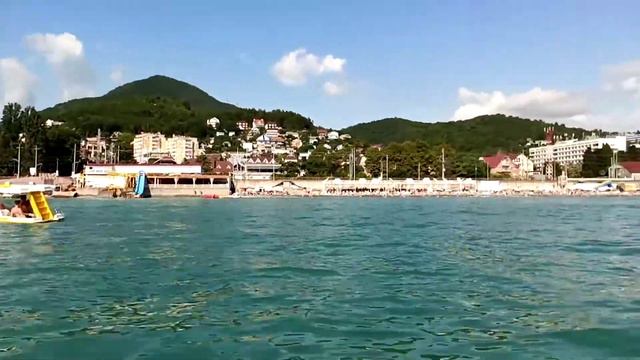 Лазаревское сегодня (Сочи) 24.07.2021, Чёрное море успокоилось, пляжи полны туристов, всё работает смотреть онлайн