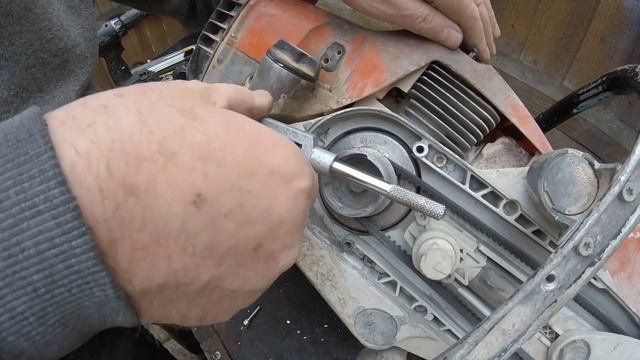 How To Retap a Sthil TS400 Disc Cutter Recoil cover Screw Holes смотреть онлайн