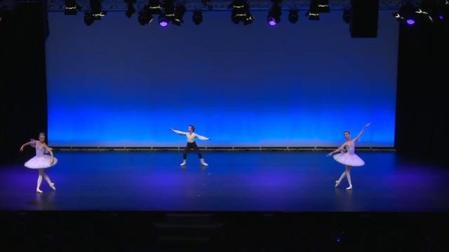 "Nutcracker Pas de Trois" by Vaganova Academy (Varvara Baglaeva, Maria Voloncevich, Daniil Eremeev) смотреть онлайн