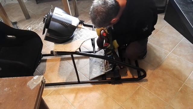 Build driving simulator Thrustmaster Ferrari F1 Wheel AddOn (parte 2) смотреть онлайн