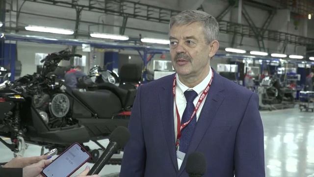 Дмитрий Миронов расписался на капоте самого мощного снегохода смотреть онлайн