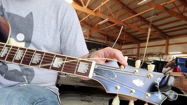 Epiphone IBG J200 string swap смотреть онлайн