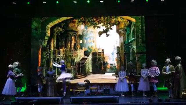 Отрывок из балета спяща красавица на Тверской улице. Москва 02.01.2018 смотреть онлайн