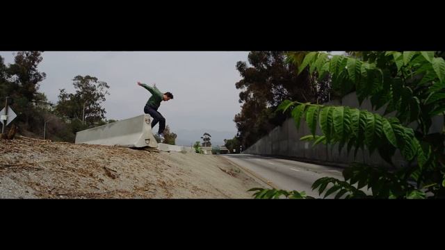 Skating In An Empty Los Angeles | Urban Isolation смотреть онлайн