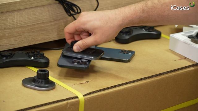 Самый надежный и крепкий держатель для автомобиля с MAGSAFE и QI2 смотреть онлайн