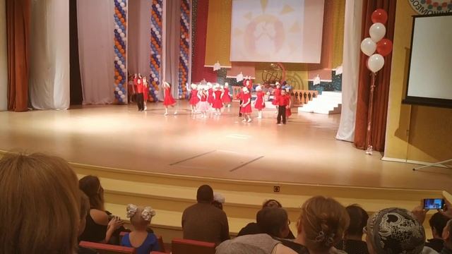 Весёлый и энергичный танец) смотреть онлайн