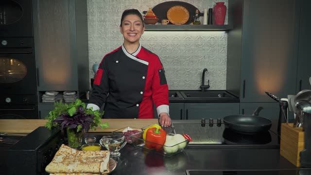 КУХНЯ С АКЦЕНТОМ смотреть онлайн