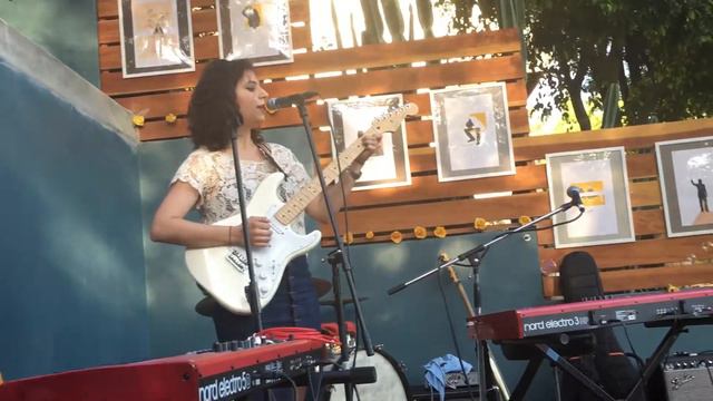 Rachel Mazer “Jupiter’s Moons” смотреть онлайн