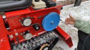 Гусеничный снегоуборщик.Краткий обзор.