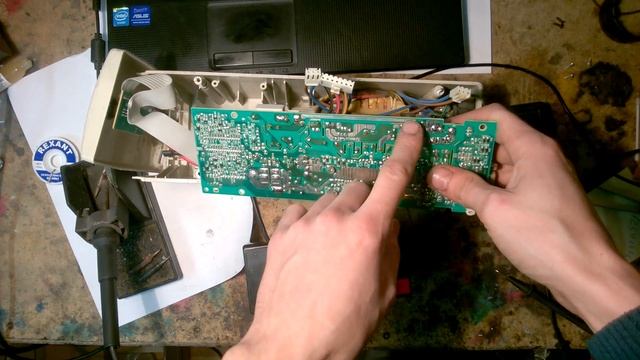 Бесперебойник сам выключается, не заряжается. На примере Источника бесперебойного питания Ippon смотреть онлайн