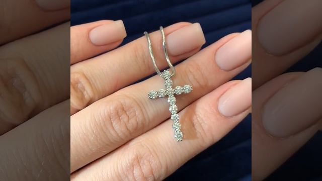 Удлиненный классический крестик размера M с 12 бриллиантами на 1,1кт смотреть онлайн