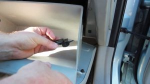 Как открыть полностью, снять бардачок на HYUNDAI ACCENT седан MC