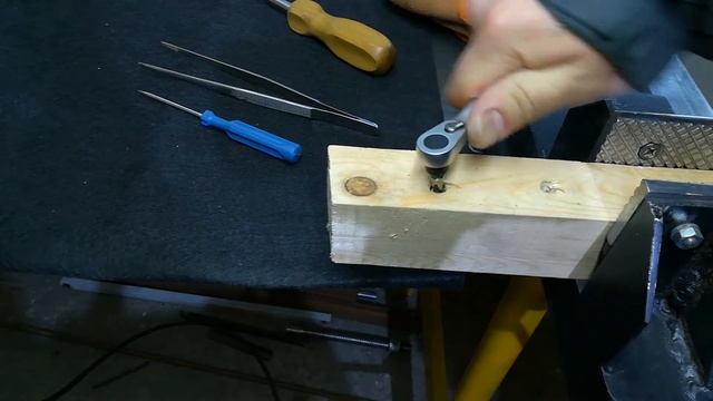 Трещетка 72 зуба в 10 раз дешевле фирмовой. Смазали синей смазкой, пробуем закрутить саморез. смотреть онлайн