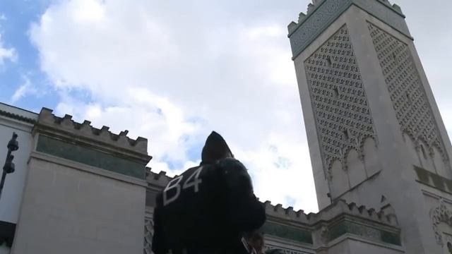 Во Франции напали на женщину-мусульманку.Ужасно!!! смотреть онлайн