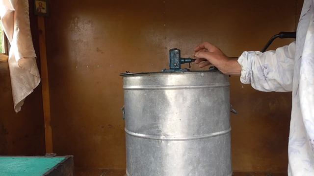 Майский мед . Качаю майский мед . Почему нет акации . смотреть онлайн