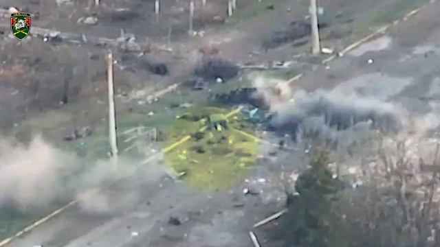 Ukrainian mortars hit a Russian stronghold in the Bakhmut area смотреть онлайн