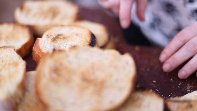 BRUSCHETTA DE GORGONZOLA | PASTA AND ROLL смотреть онлайн