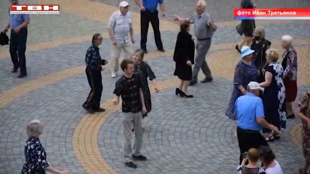 Танцы у Планетария по воскресеньям. смотреть онлайн