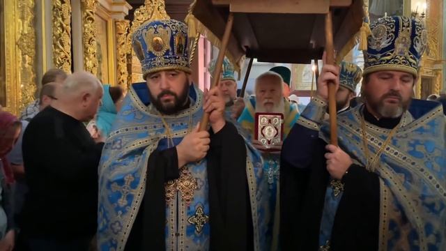Всенощное бдение с выносом Плащаницы, накануне праздника Успения Пресвятой Богородицы смотреть онлайн