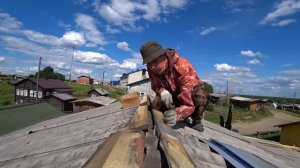 Жизнь в Деревне. Ремонт на крыше дома.