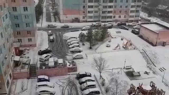 Снег снежок белая метелица. 30 апреля 2023. Хабаровск. смотреть онлайн
