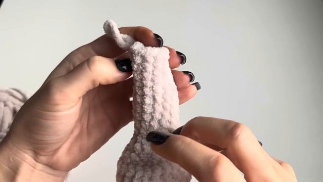 Зайка крючком из плюшевой пряжи ? Вяжем вместе ❤️ Мастер-класс // Часть 1 смотреть онлайн