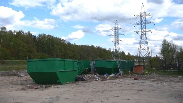 Уборка мусора на кладбище