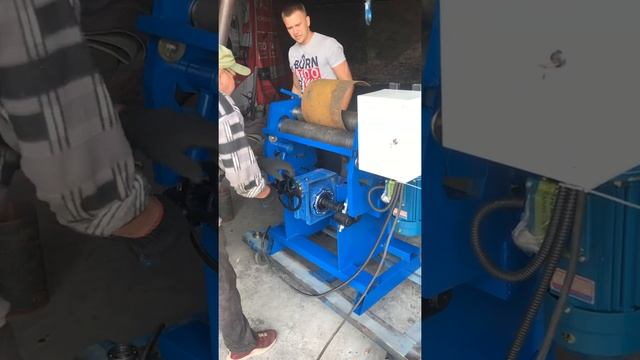 Вальцы AZMT-V600х6 винтовой прижим / Ширина валов 600мм / Толщина обработки 6мм / вал 90мм #shots смотреть онлайн