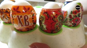 Как клеить термо-пленку на яйца к Пасхе. Украшаем Пасхальные яйца.