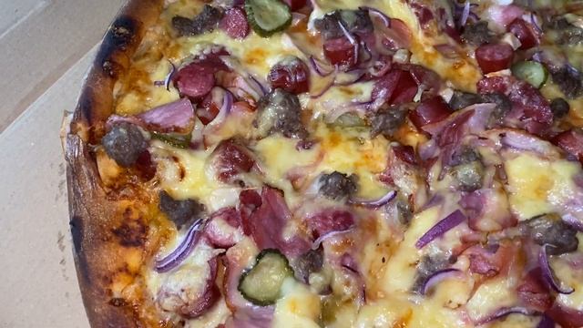 И ЭТО ВАШИ ВКУСНЕЙШИЕ ПИЦЦЫ?!&! НАША ПИЦЦА VS КУЛЬТ ПИЦЦЫ смотреть онлайн