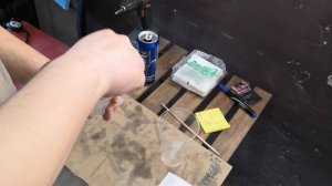 Заливаем трещины смолой